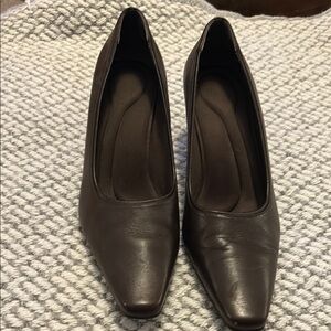 Liz Baker 3 inch Elegant Brown Leather Women's Pumps